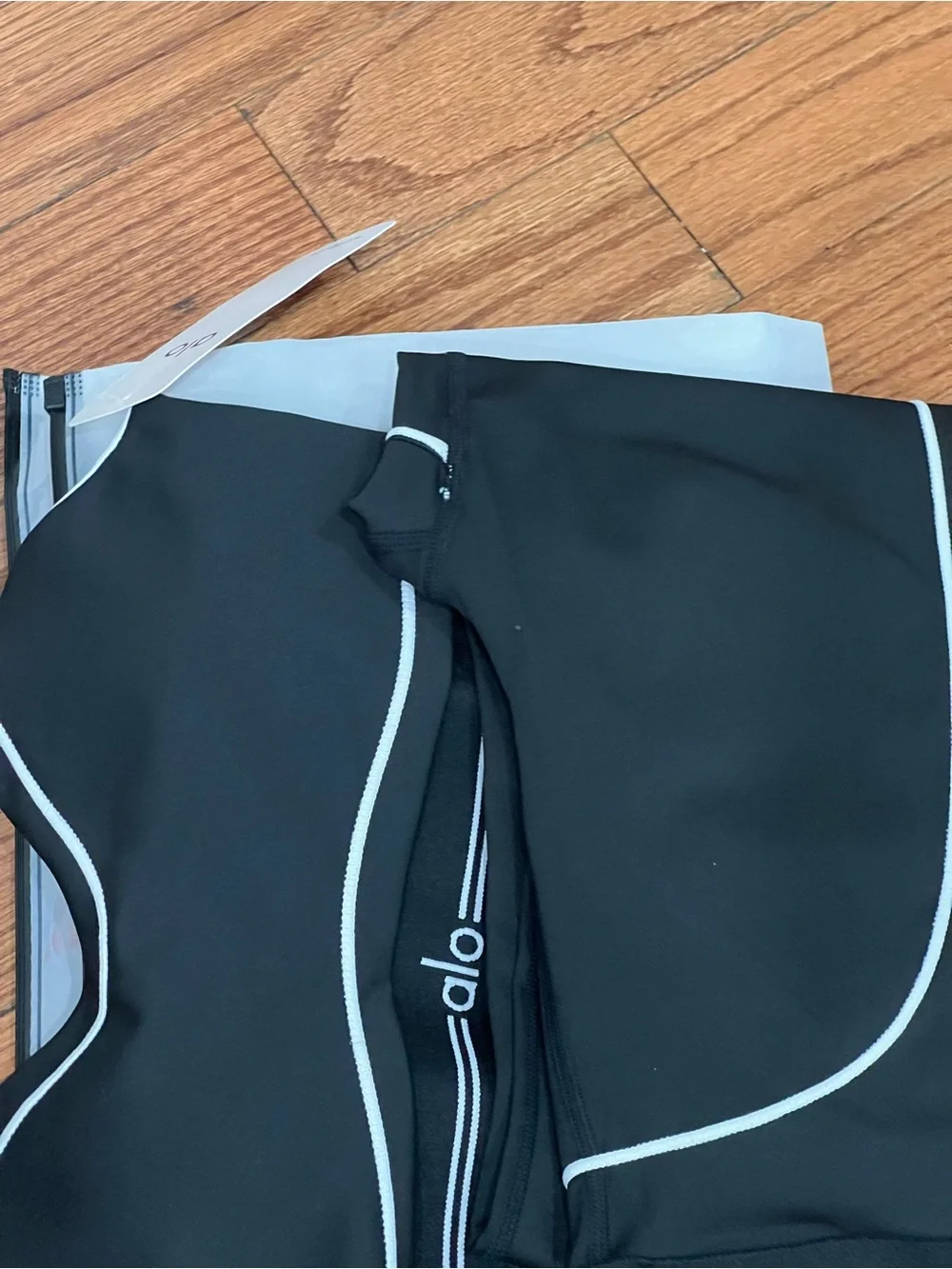 ALO Yoga Black Legging & Crop Set with White Contrast Piping